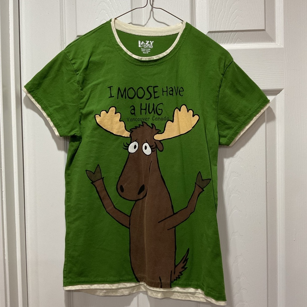 Moose have a hug cotton top tee green with cream trim Vancouver, Canada T-shirt
